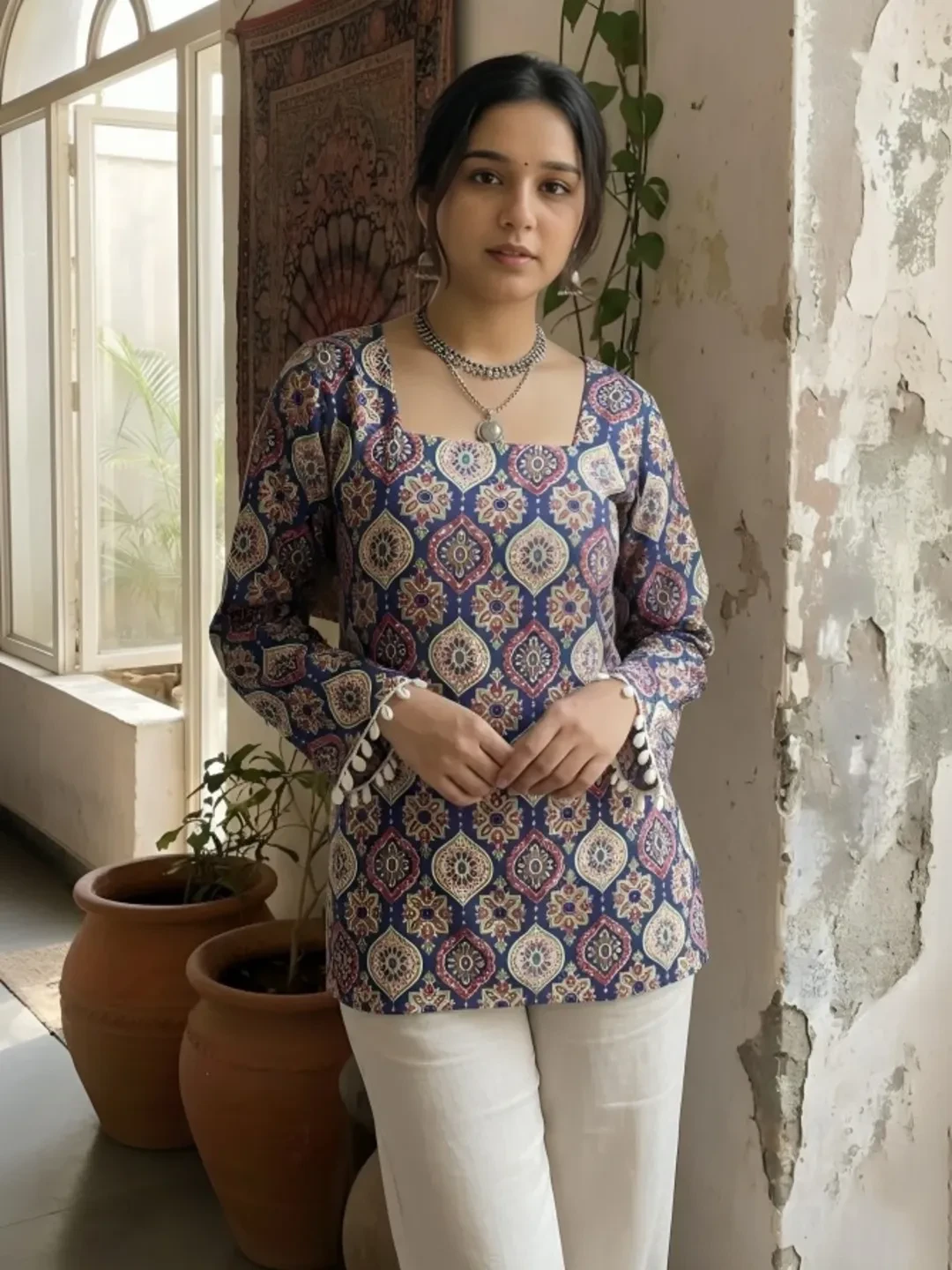 Women Blue Printed Straight Kurti Top with Square Neck With Back Dori